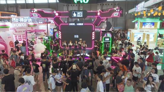 动」LET’S PIU 觉得它有爆款的潜力九游会J9我们体验了「AR“吃鸡”潮流运(图1)